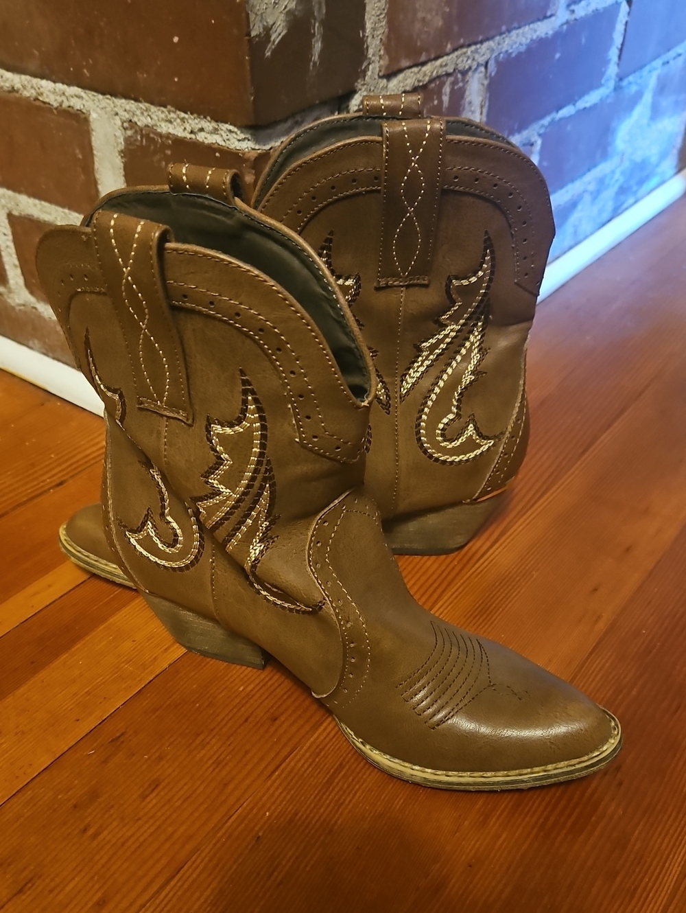 Women’s Brown Western Cowboy Boots - Classic Embroidered